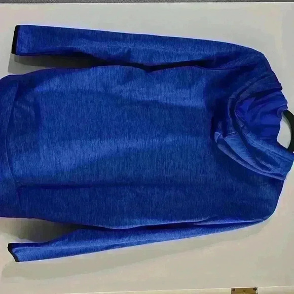 Like new Under Armour sweatshirt in a size small - Picture 4 of 7